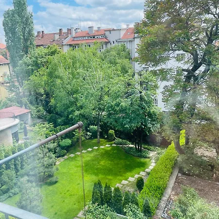 Executive Free Private Parking & Remote Office Apartment Sofia