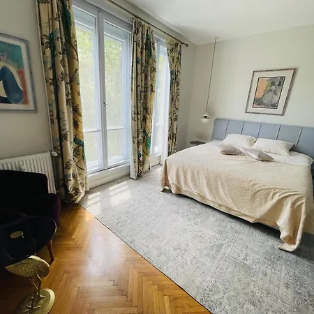 Executive Free Private Parking & Remote Office *